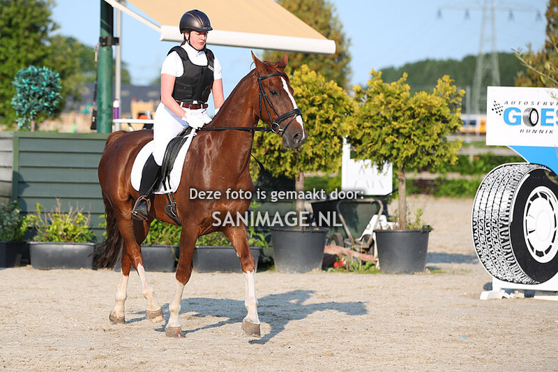 Zilfia's Hoeve springen 04-06-2023 manegeruiters