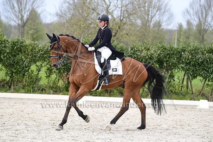 Manon Hage - Discovery