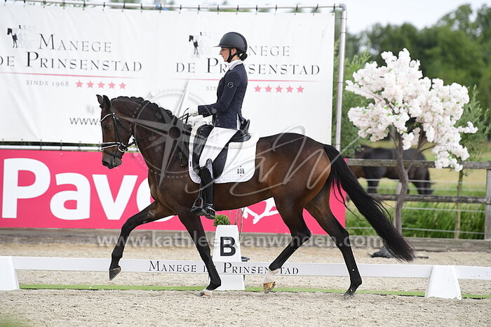 Nisma Saleh - Nalandra Sthar VIP