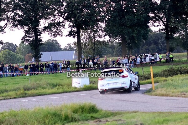 21. Mitchel van den Brink - Bart van Heun