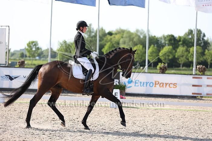 Edith Chardon - Night Flower