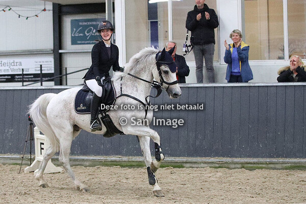 De Voornruiters De Meern Springen Pony's Klassiek 11-11-2023 110-120 cm