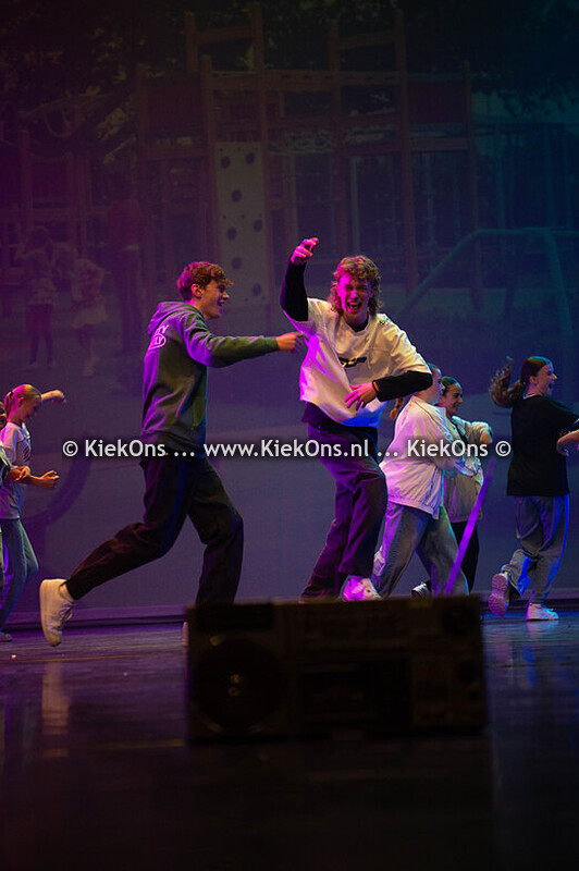 24  A day around the clock (3)