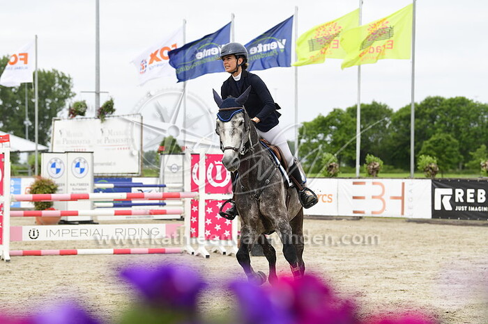 Winnie Kleintjes - Cayman