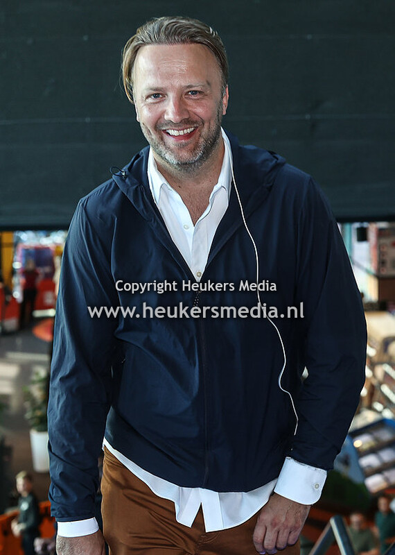 premiere Bullet Train