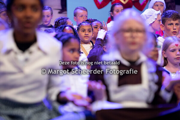 01. De nieuwe koning_Openingslied