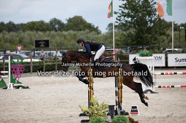 Yva Croughs - standby Little Junior