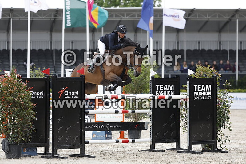 julia houtzager kayser