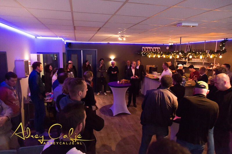 Wethouder plaatst eerste plaat bij nieuwbouw Rijnlandstraat