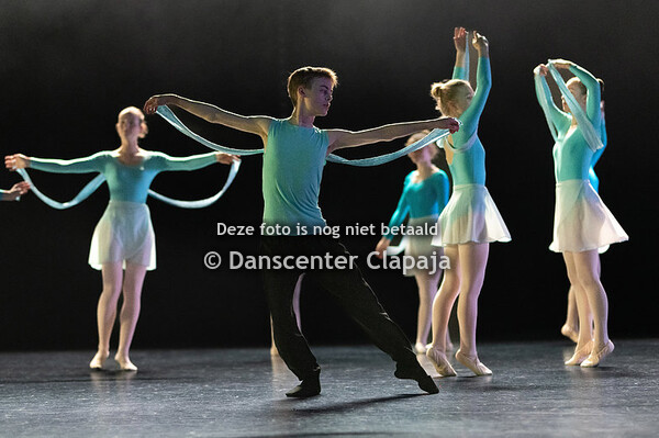 8) Dancers in the dark