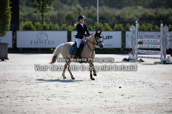 Louisa Holzken - Shelby