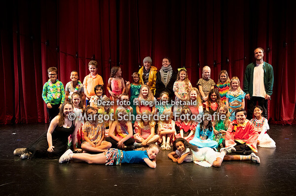 08 Scène 14 ALLES WORDT BETER (Eindlied) 2