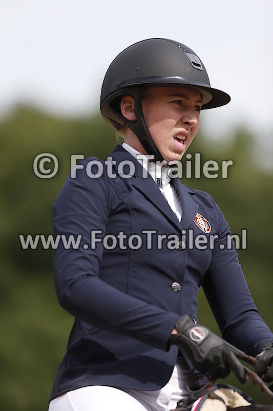 Caroline L Oestereng