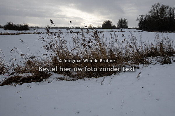 2026-01-04 Haaften - winter sneew op de dijk