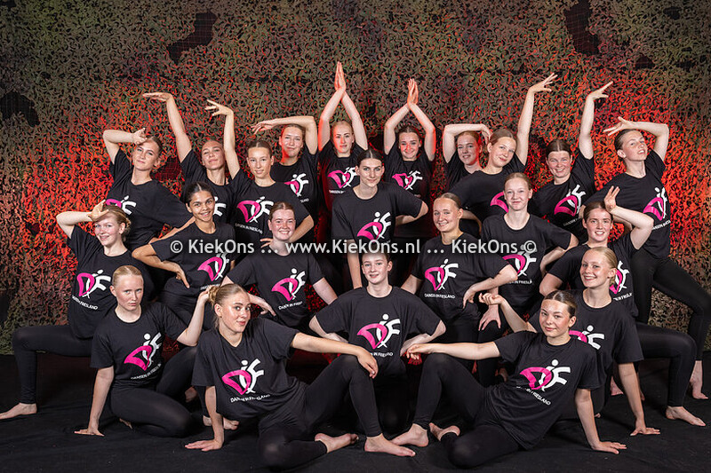 25 DIF Home teamfoto