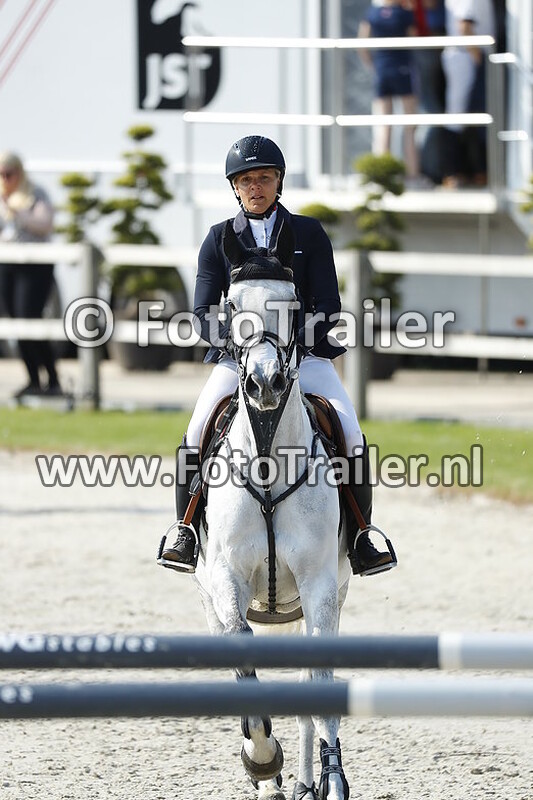 julia houtzager kayser