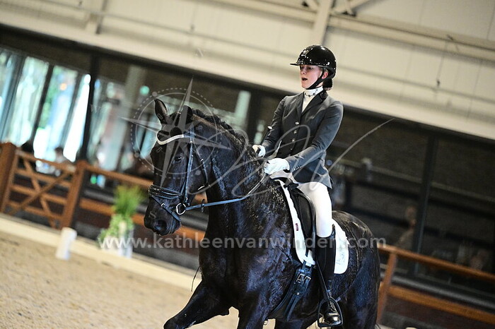 Lesley van Eekelen - Soleil Paris NLD