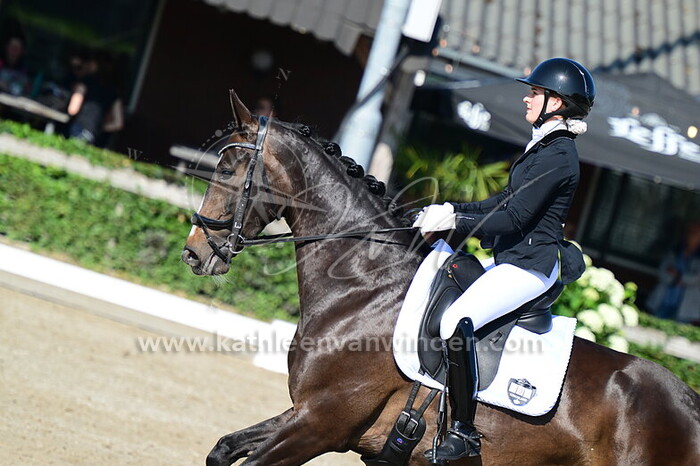 Cynthia Kapoen - Ouverture Niki V S