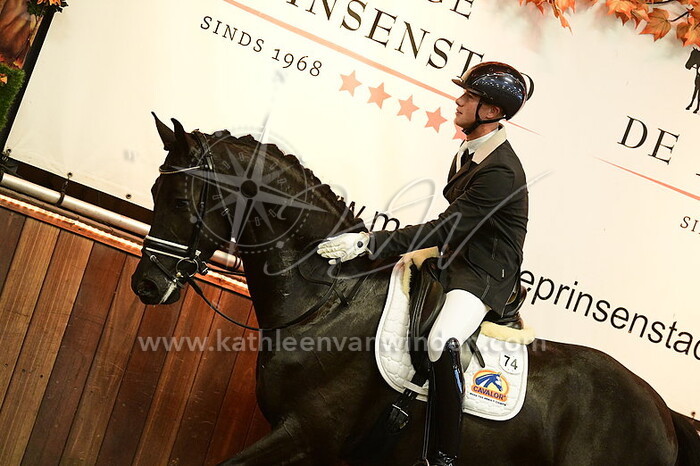 Damian van Son - Ouzo