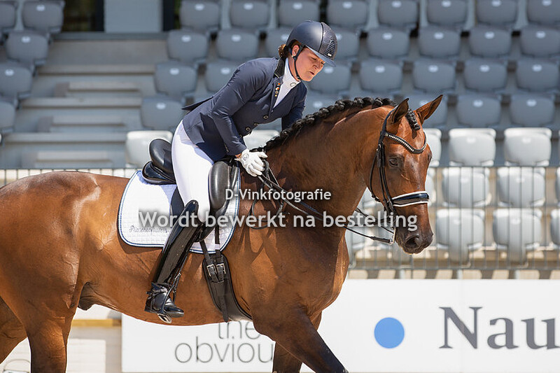 000. Emma van der Hooven - Genius