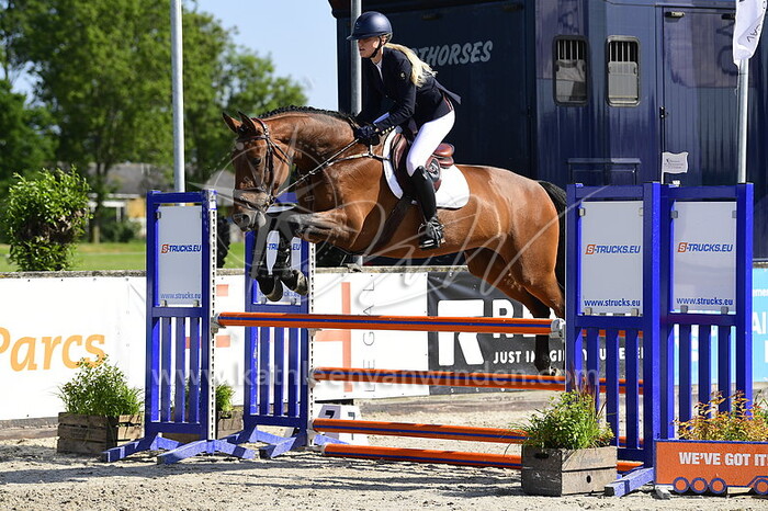 Kiki Carpay - Narisa Sans Souci