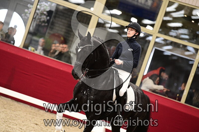 SHOW - Kim Koolen - For Ferrero