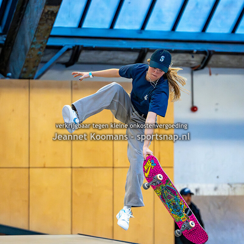 241222 NK Street Skateboarden