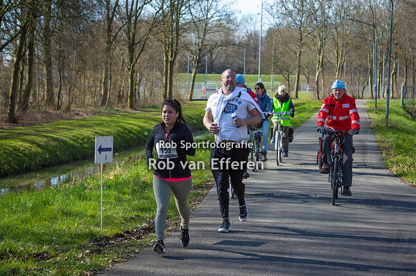 2023 Riwal Halve Marathon Dordrecht - 10 en HM 1 km voor finish