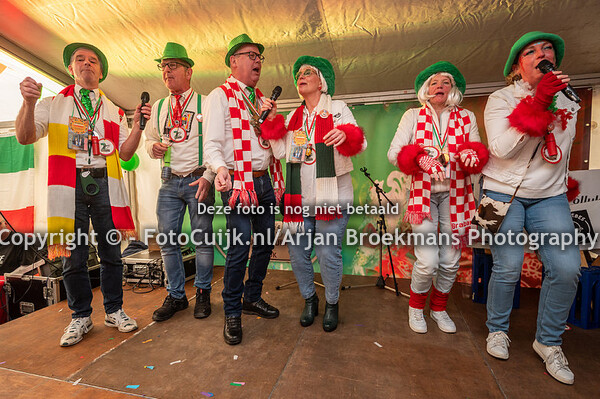 Twee Uurkes Vurraf Kuuk