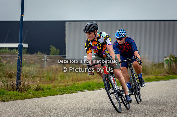 DUO-, ROLSTOEL- EN DRIEWIELIG FIETSEN (bocht 3/4 lange stuk achterin)