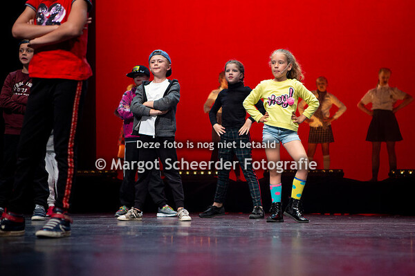 12 Stella alleen op school