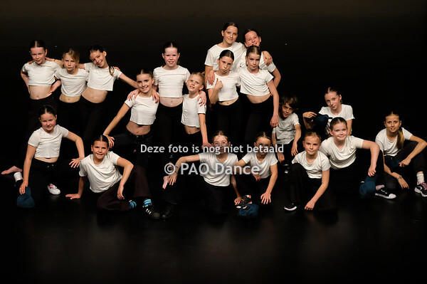 1. 1. LOOSING IT (Acro 1 + Street kids)