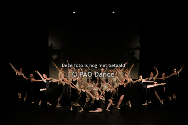 8. GLAMOUR (Ballet Lucia)