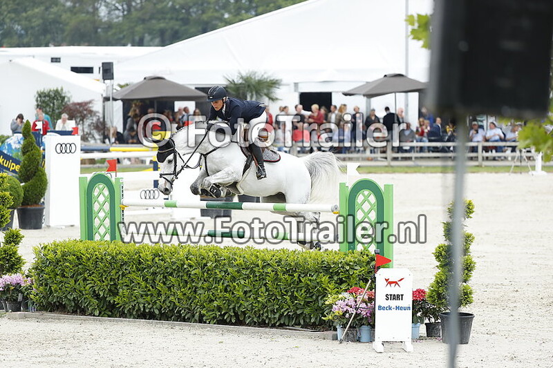 julia houtzager kayser