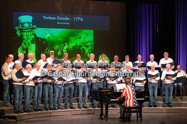 Zeearend bij concert Baarns Mannenkoor in theater de Speeldoos Baarn
