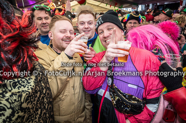 Twee Uurkes Vurraf Kuuk