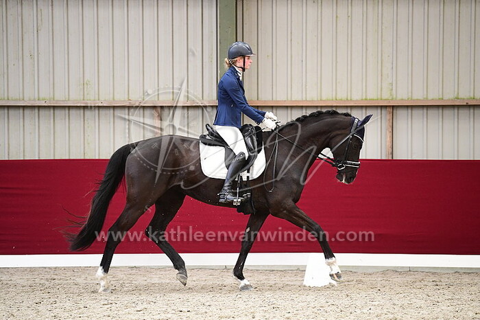 Lotte van Laerhoven - Happy S.