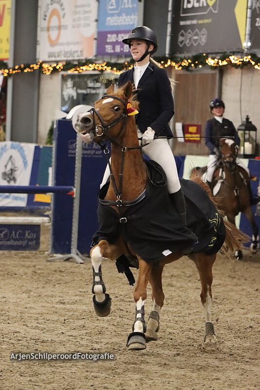 Indoor Beukers 30-12-2022 Pony's 90cm Klassiek Prijsuitreiking