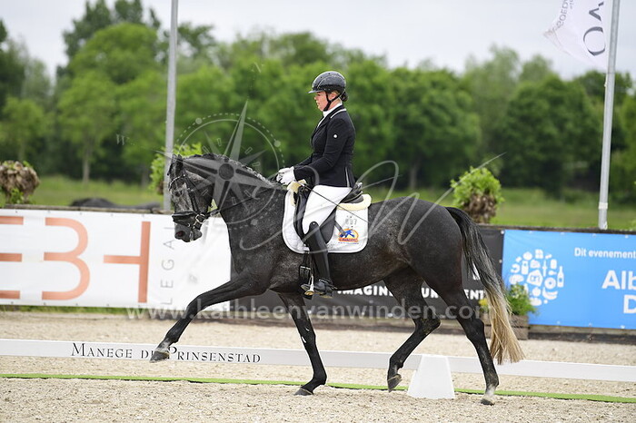 Melanie Woutersen - Ozathika M