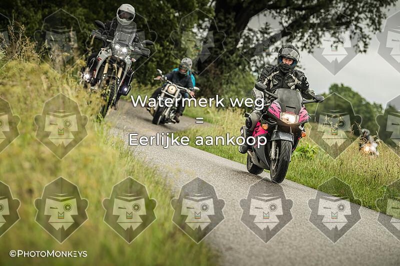 Elfstedentocht voor motoren - locatie nabij Sneek 08:00 - 08:14
