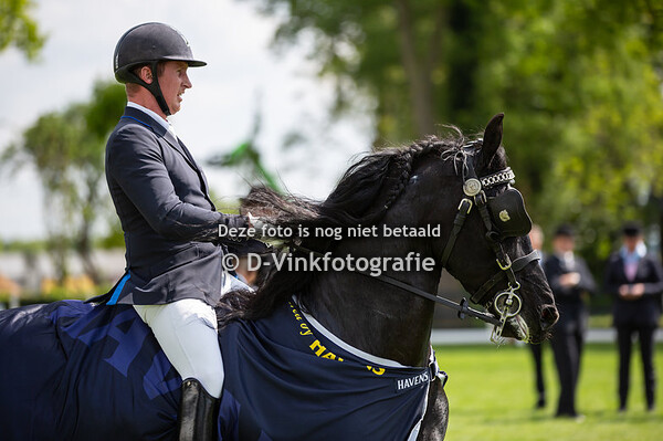 Tuigen onder het zadel