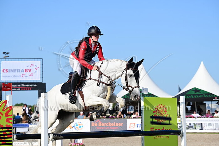 Lilly Linnen - Chanel