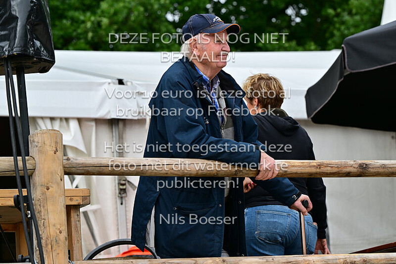 5 Jonge paarden springen 5 jarige. 105 cm