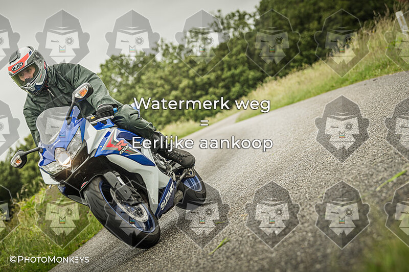 Elfstedentocht voor motoren - locatie nabij Sneek 09:00 - 09:14