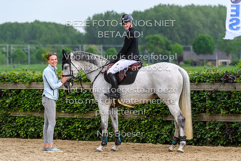 8 Klasse 130cm Paarden