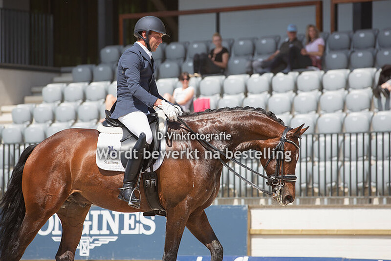 017. Philip van Ommen - President's Glamour Boy