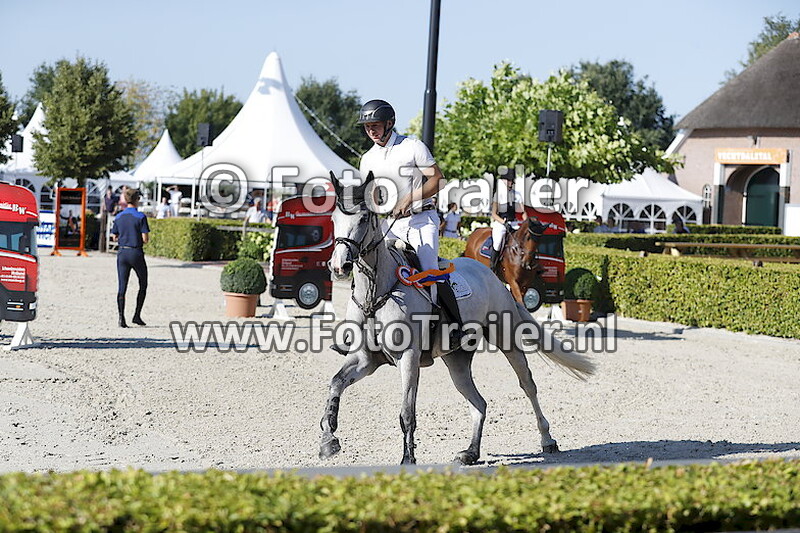 Prijsuitreiking 5-jarige springpaarden - Dag 1