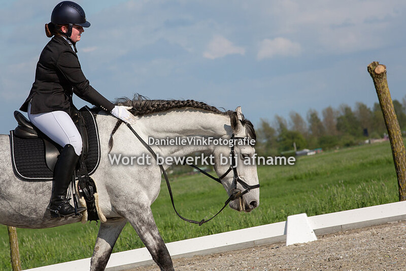 Julia van den Berg - Chica