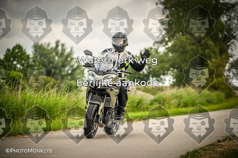 Elfstedentocht voor Motoren/ Locatie Hinnaard/ 09:00 - 10:00  -- ONLINE --