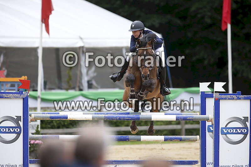 Caroline L Oestereng